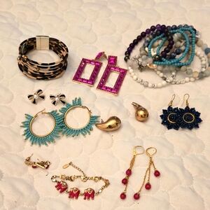 Trendy Jewelry Lot – Earrings, Bracelets & More!